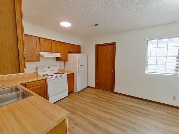 3rd image of 3227 S Illinois Ave APT 2