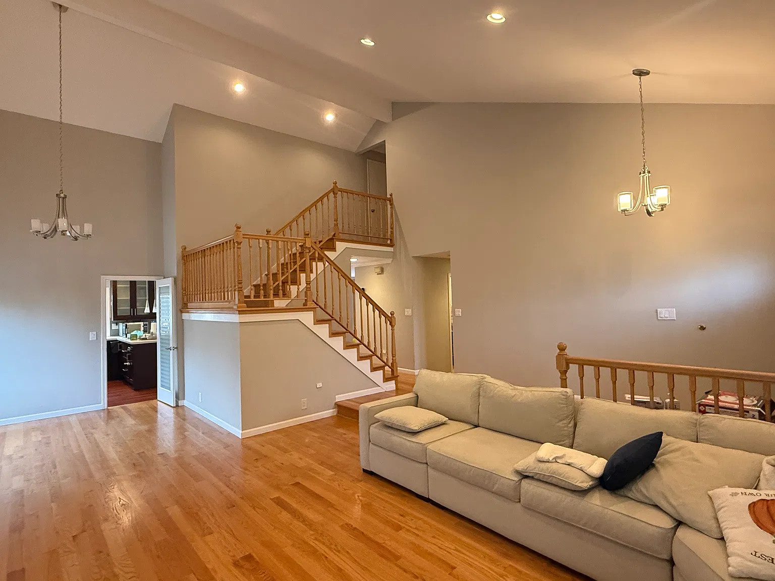 5 bed, 2465 sqft, $6,995 — Photo 4