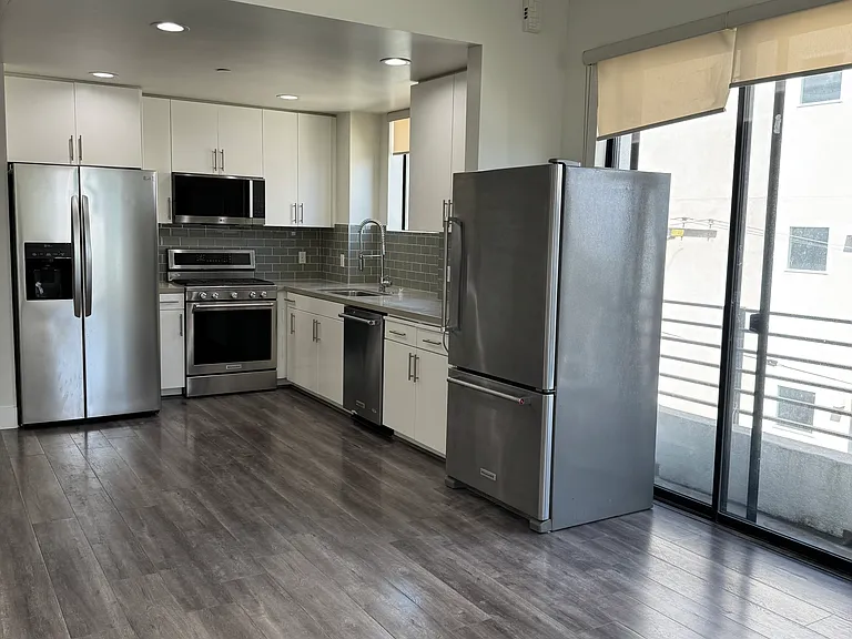 1046 S Serrano Ave #4 — Photo 6