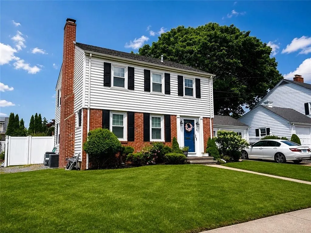 4 bed, 3.0 bath, 1738 sqft, $4,000 — Photo 1
