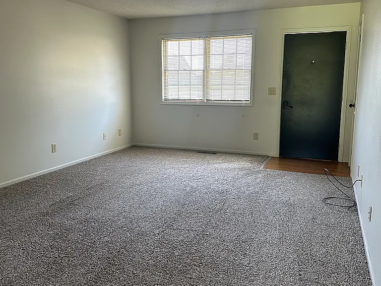 1110 Jeff Cir #1110 — Photo 3