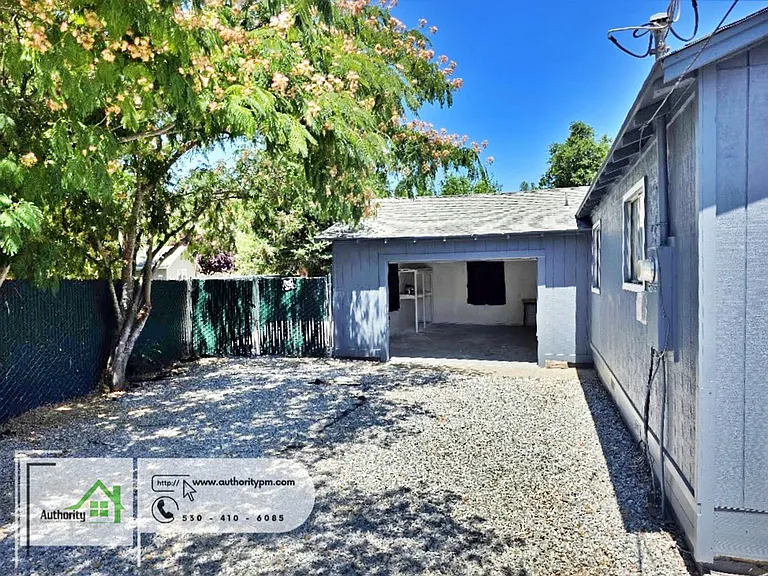 1824 Heller Ln — Photo 3