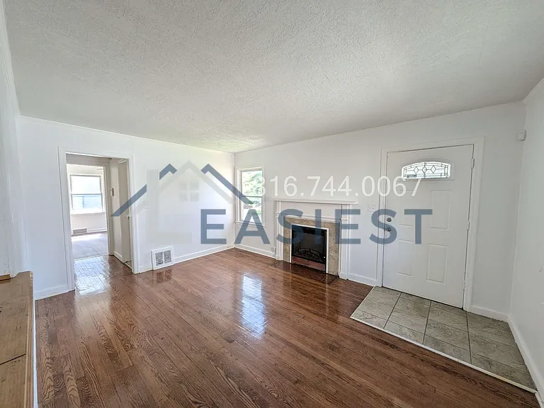 1118 E 79th St — Photo 3