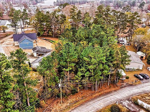 3rd image of 421 W Point Dr