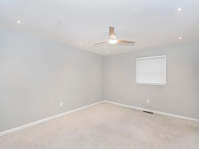 118 Camelot Ct — Photo 18