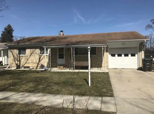 702 Hiawatha Dr, Elkhart, IN 46517