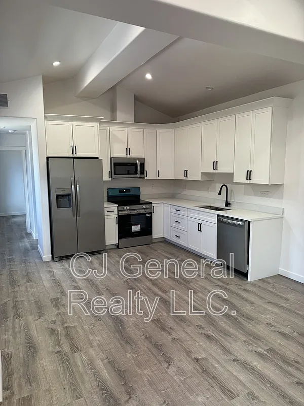 2 bed, 1.0 bath, 850 sqft, $3,000 — Photo 2