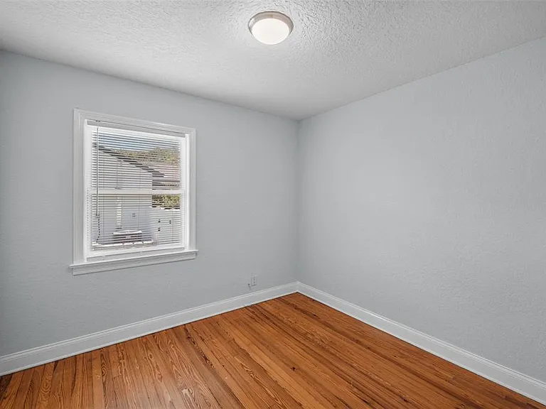 814 W Indiana Ave — Photo 26