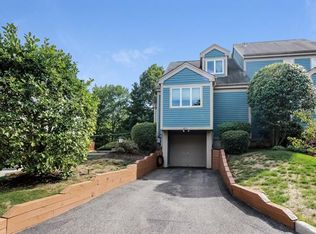 5701 Manor Dr, Peekskill, NY 10566