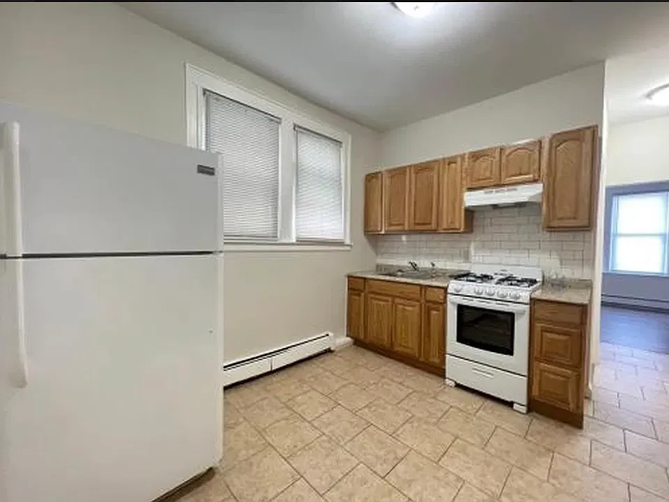 136 W 28th St #6