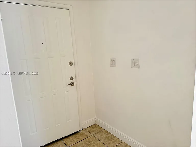 21393 NE 8th Ct #3 — Photo 6