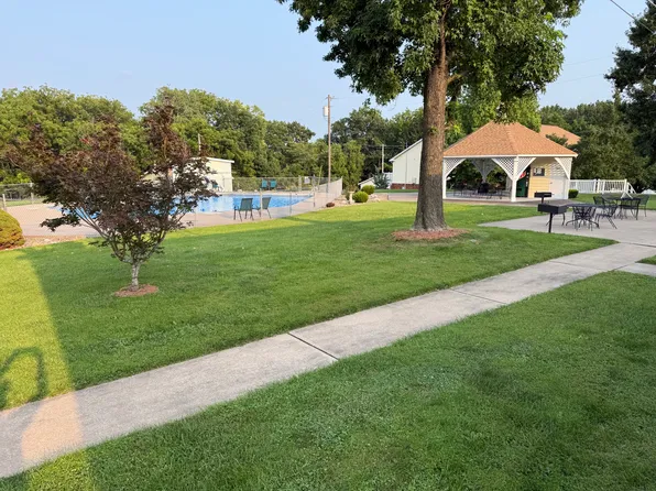 208 Huckleberry Heights Dr #208, Hannibal, MO 63401