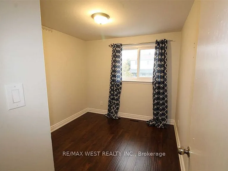 11 Tindale Rd #UPPER — Photo 8