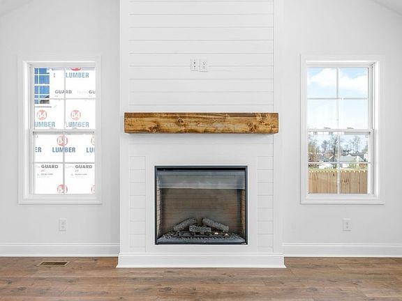 3rd image of 1208 Elizabeth Ln
