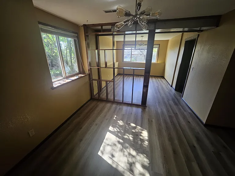4402 Glasgow Way — Photo 30
