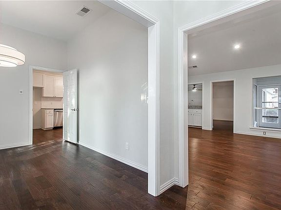 3rd image of 2206 Victoria Ln