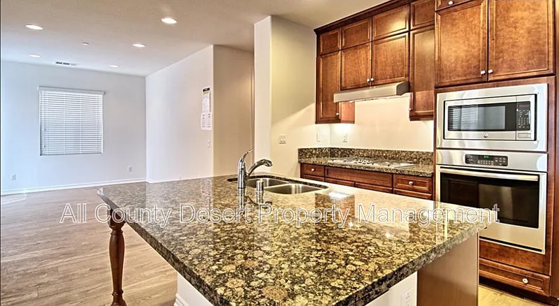 3 bed, 2.5 bath, 2048 sqft, $2,850 — Photo 3
