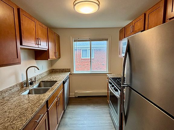3rd image of 780 Millersport Hwy APT 1