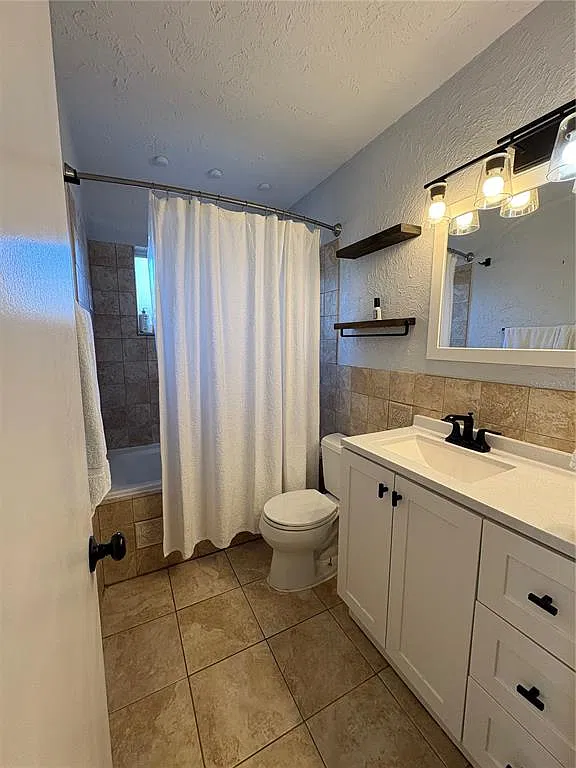3 bed, 2.0 bath, 1431 sqft, $3,000 — Photo 2