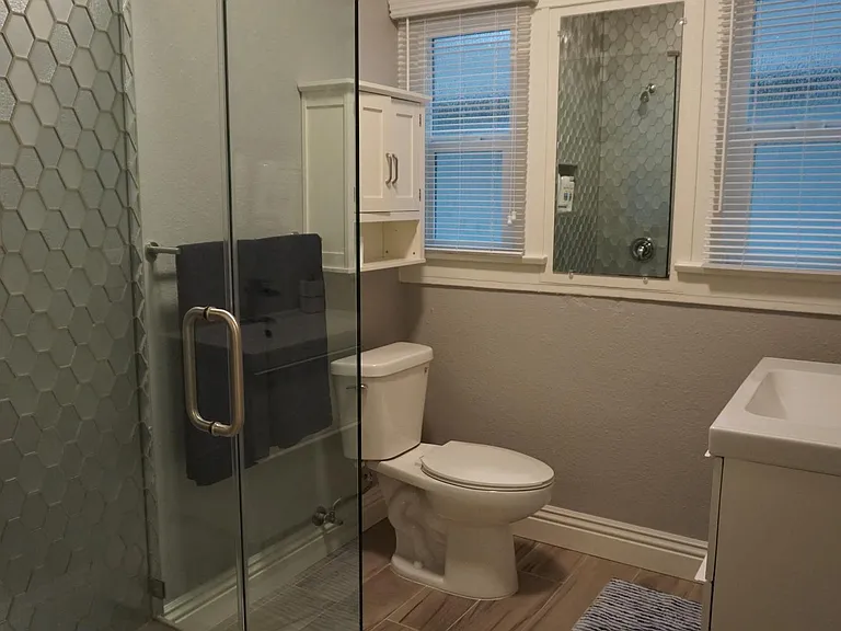 5433 Harold Way #104 — Photo 10