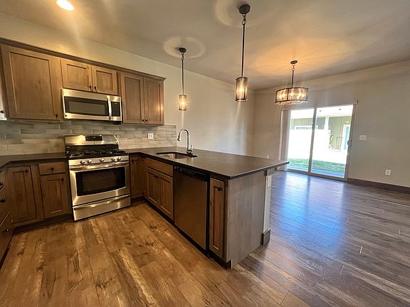 5th image of 1305 Scooter Ln #B