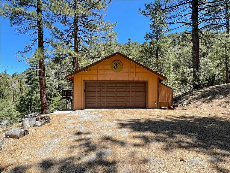 1521 Lassen Way — Photo 5