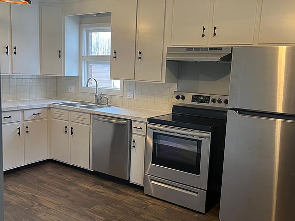 4th image of 1010 Romary Ln