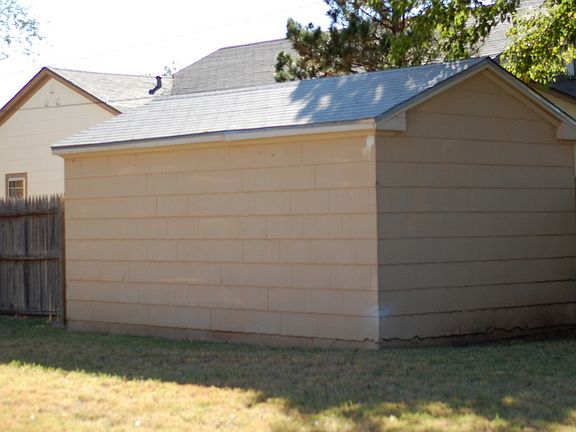Detached Garage