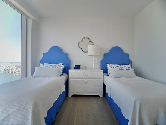 Rented by Extell Marketing Group LLC | media 37