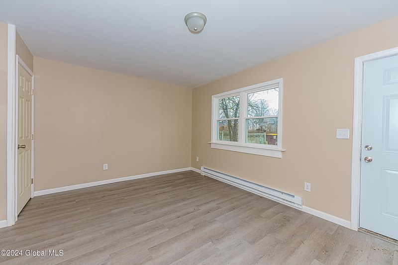5th image of 17-19 Maple Avenue