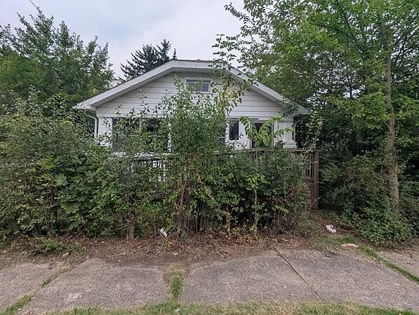 1st image of 140 W Addison St