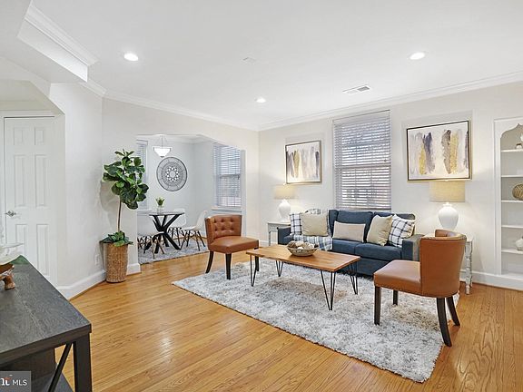 5th image of 400 Commonwealth Ave Unit 208