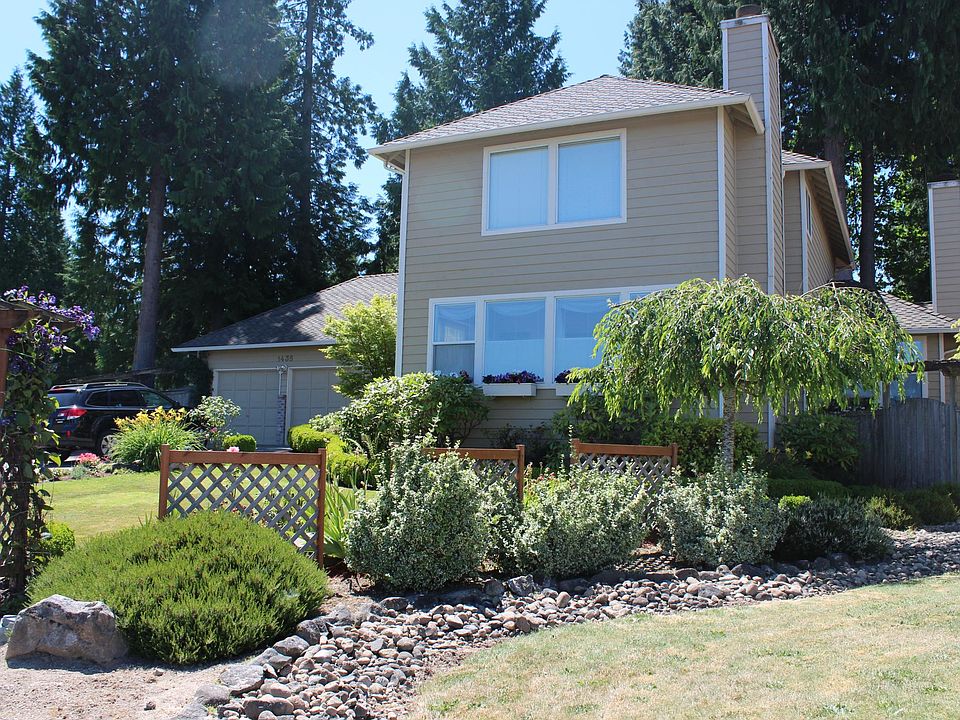 1st image of 1435 223rd Pl NE