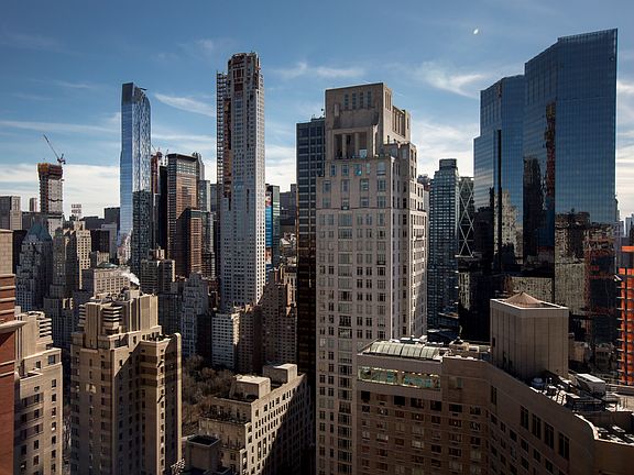 3rd image of 20 W 64th St APT 42U