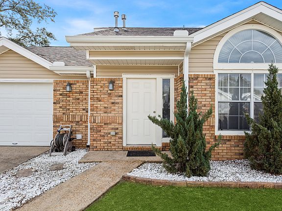 3rd image of 314 E Danielle Ct