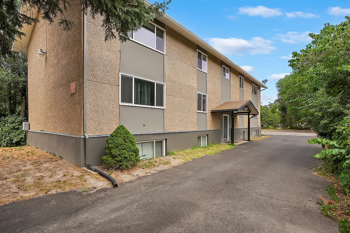 Recently Painted and New Driveway
2-Car Designated Parking
Mountain Views - 938 23rd St #2