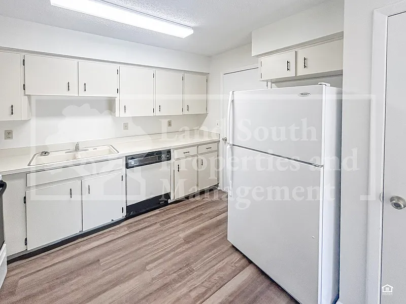 2 bed, 2.0 bath, 912 sqft, $1,450 — Photo 3