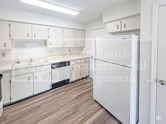 3rd image of 227 Village View Ln