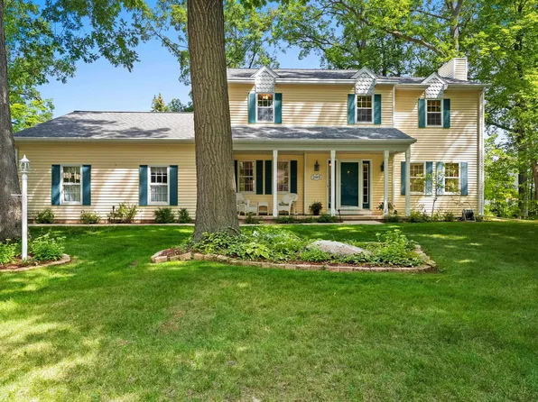 2861 Sleepy Hollow Dr, Green Bay, WI 54311