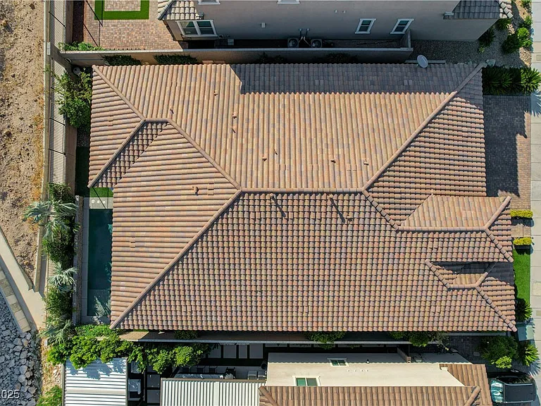 3943 Reyes Ave — Photo 68