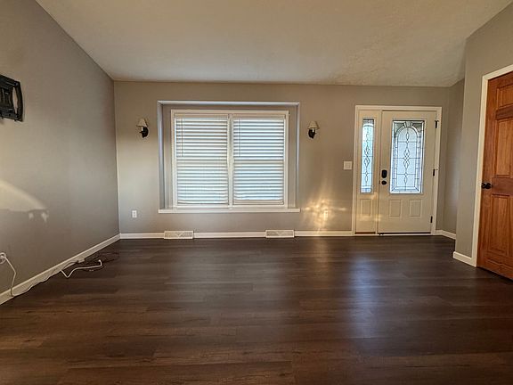5th image of 2058 Normandy Dr