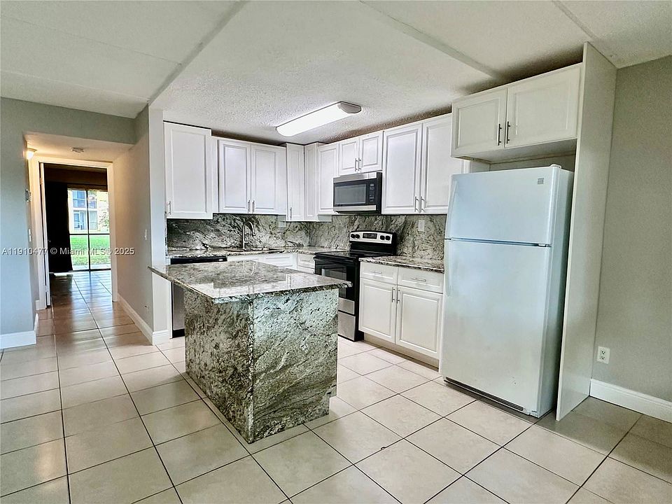 1st image of 105 Meadows Cir #105