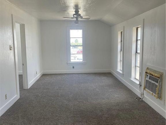 3rd image of 138 S Houston St #2
