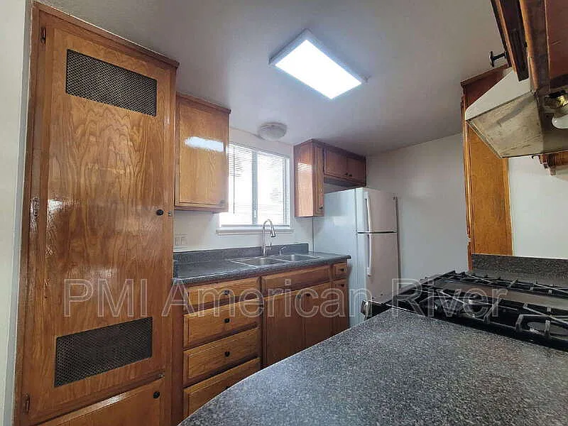 2 bed, 1.0 bath, 933 sqft, $1,375 — Photo 4