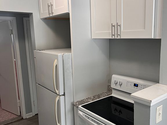 5th image of 512 W Marshall St