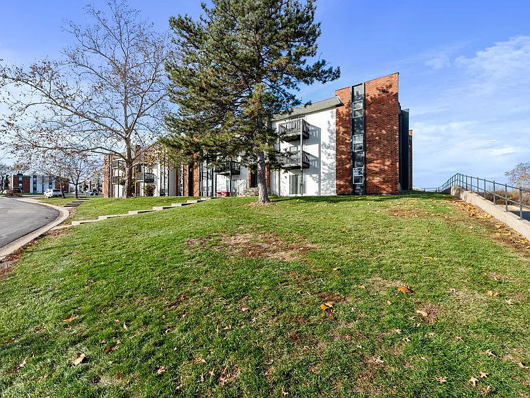 Oval Spring Apartments — Photo 24
