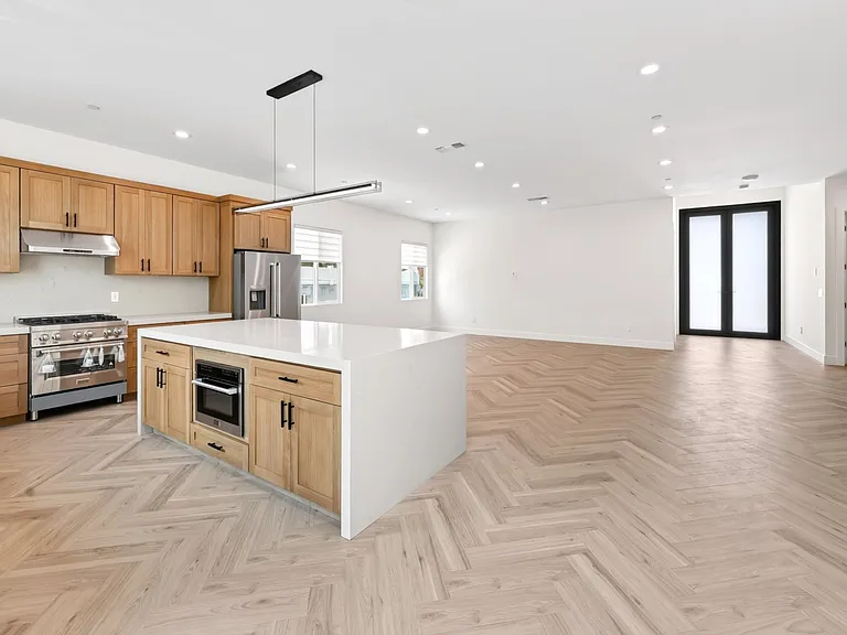 8018 Shadyglade Ave — Photo 29