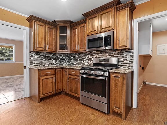 3rd image of 515 Meadowbrook Dr
