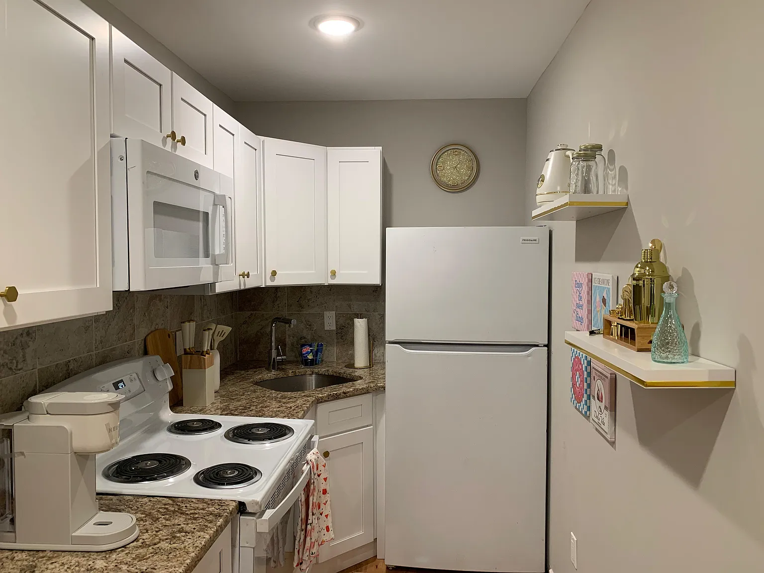 2556 Germantown Ave — Photo 3