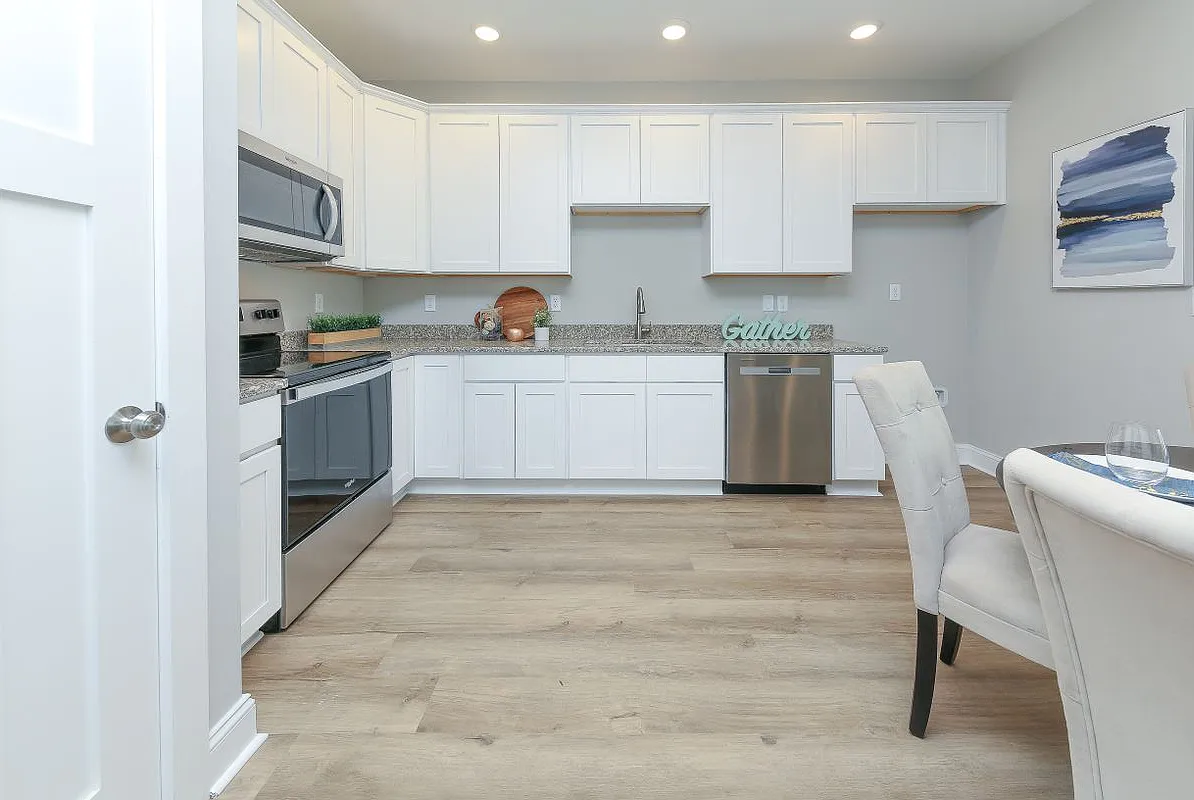4 bed, 2.5 bath, 1800 sqft, $2,550 — Photo 4